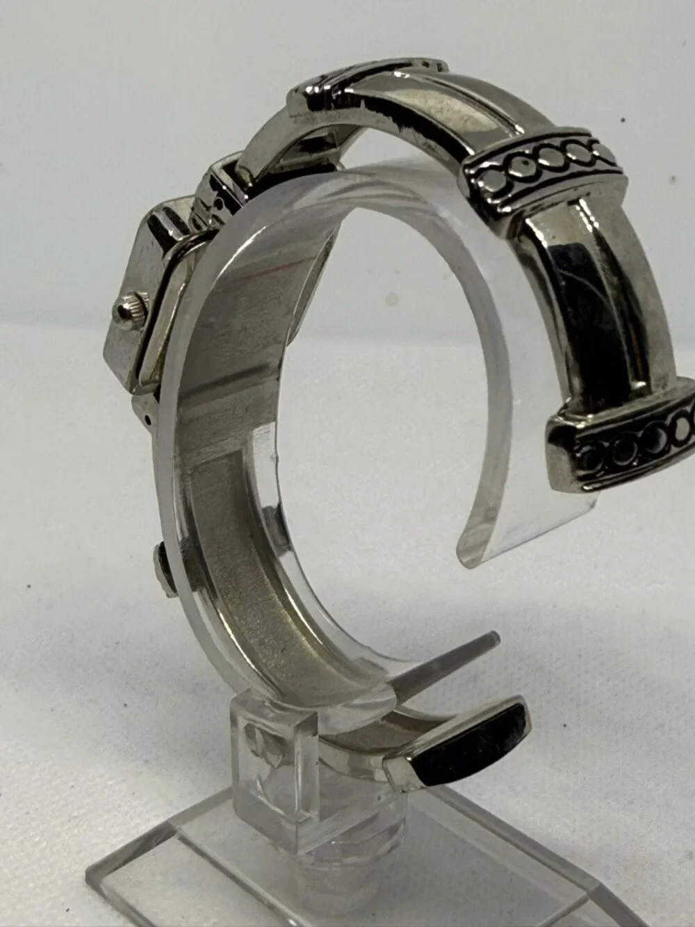 Kim Rogers Silver-Tone Quartz Womens Bracelet Watch Roman Numerals Textured